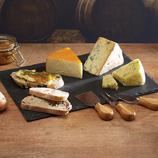 MC Artesa Набор для сыра с грифельной сервировочной доской и тремя ножами, 35*25 см  (арт. 603708)